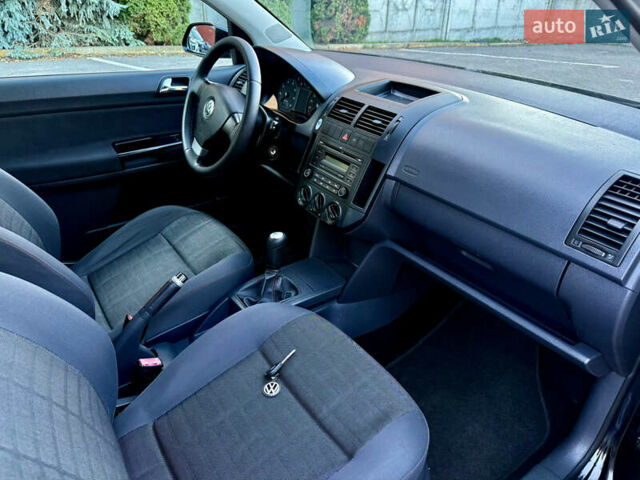 Черный Фольксваген Поло, объемом двигателя 1.2 л и пробегом 220 тыс. км за 3699 $, фото 15 на Automoto.ua