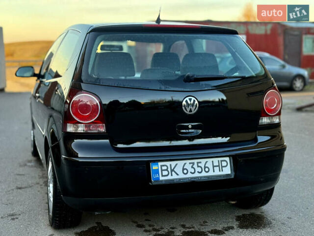 Черный Фольксваген Поло, объемом двигателя 1.2 л и пробегом 220 тыс. км за 3699 $, фото 8 на Automoto.ua
