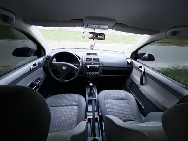 Чорний Фольксваген Поло, об'ємом двигуна 1.4 л та пробігом 113 тис. км за 4500 $, фото 5 на Automoto.ua