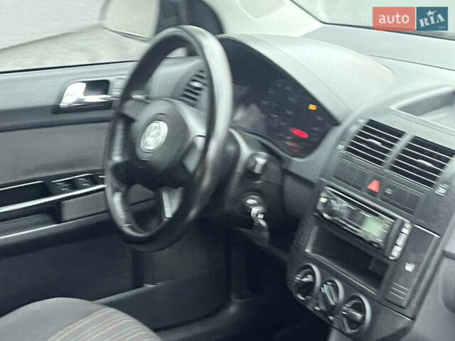 Чорний Фольксваген Поло, об'ємом двигуна 1.4 л та пробігом 159 тис. км за 4599 $, фото 26 на Automoto.ua