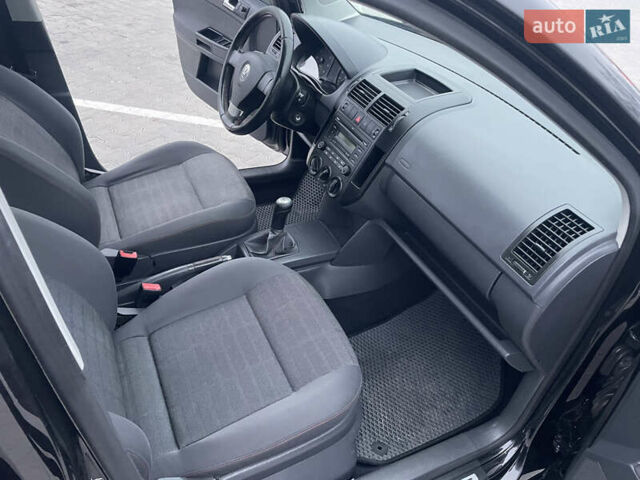 Черный Фольксваген Поло, объемом двигателя 1.39 л и пробегом 232 тыс. км за 5250 $, фото 26 на Automoto.ua