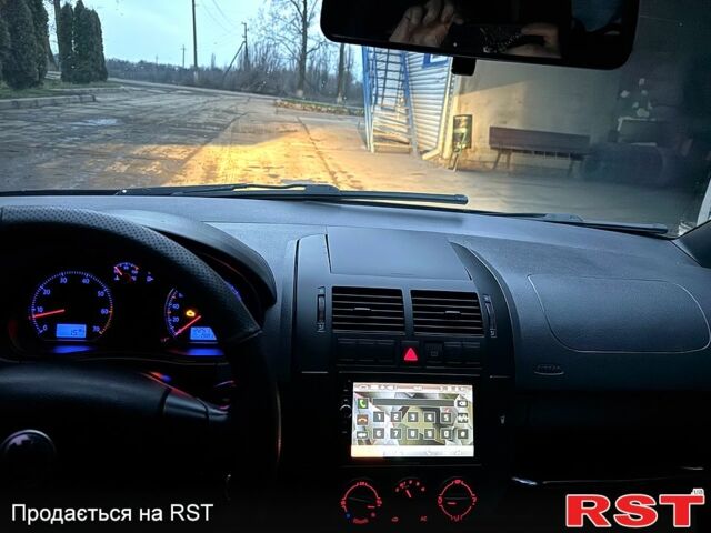 Черный Фольксваген Поло, объемом двигателя 1.4 л и пробегом 225 тыс. км за 4650 $, фото 3 на Automoto.ua