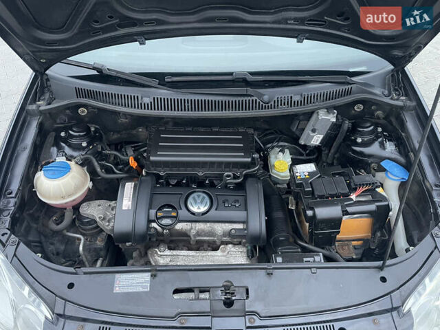 Черный Фольксваген Поло, объемом двигателя 1.39 л и пробегом 232 тыс. км за 5250 $, фото 39 на Automoto.ua