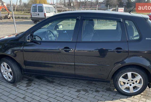 Черный Фольксваген Поло, объемом двигателя 1.39 л и пробегом 240 тыс. км за 4400 $, фото 3 на Automoto.ua