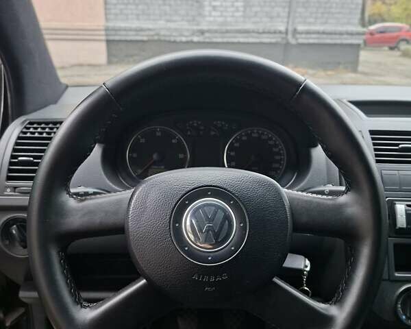 Черный Фольксваген Поло, объемом двигателя 1.42 л и пробегом 204 тыс. км за 4500 $, фото 1 на Automoto.ua