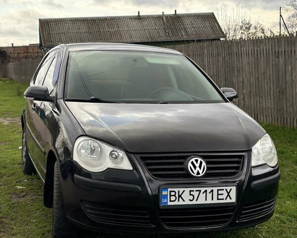 Чорний Фольксваген Поло, об'ємом двигуна 1.39 л та пробігом 160 тис. км за 4950 $, фото 2 на Automoto.ua