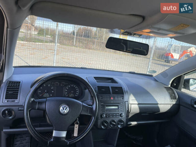 Черный Фольксваген Поло, объемом двигателя 1.39 л и пробегом 240 тыс. км за 4400 $, фото 12 на Automoto.ua