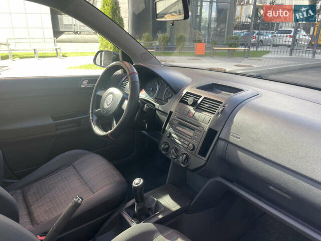 Черный Фольксваген Поло, объемом двигателя 1.4 л и пробегом 158 тыс. км за 4999 $, фото 13 на Automoto.ua