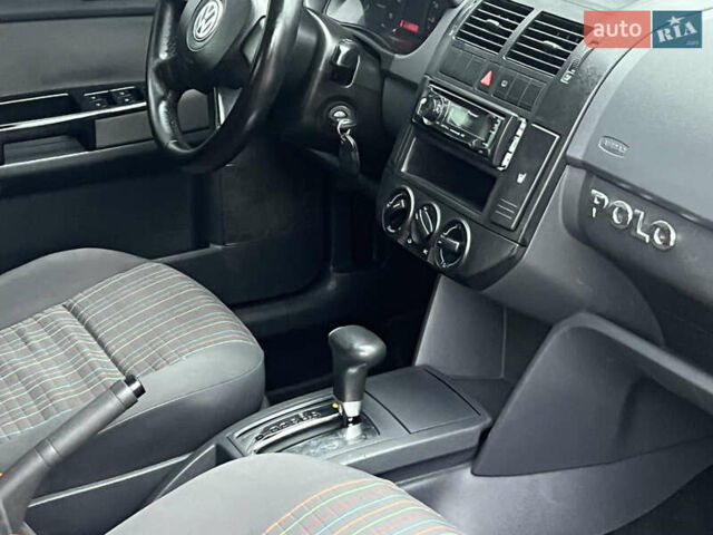 Чорний Фольксваген Поло, об'ємом двигуна 1.4 л та пробігом 159 тис. км за 4599 $, фото 25 на Automoto.ua