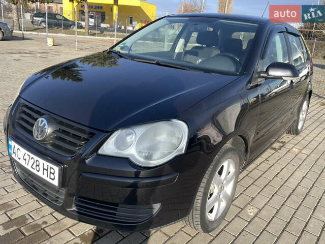 Черный Фольксваген Поло, объемом двигателя 1.39 л и пробегом 240 тыс. км за 4400 $, фото 2 на Automoto.ua