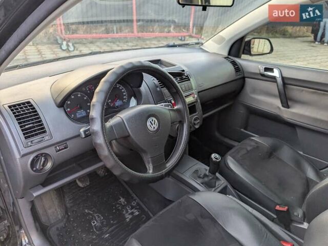 Чорний Фольксваген Поло, об'ємом двигуна 1.39 л та пробігом 250 тис. км за 5200 $, фото 6 на Automoto.ua