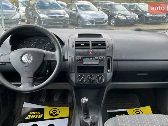 Черный Фольксваген Поло, объемом двигателя 1.39 л и пробегом 247 тыс. км за 4600 $, фото 7 на Automoto.ua