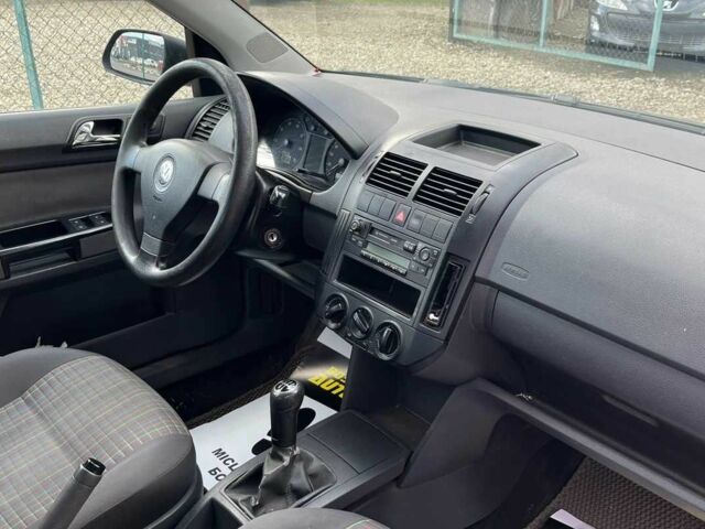 Чорний Фольксваген Поло, об'ємом двигуна 1.4 л та пробігом 247 тис. км за 4600 $, фото 13 на Automoto.ua