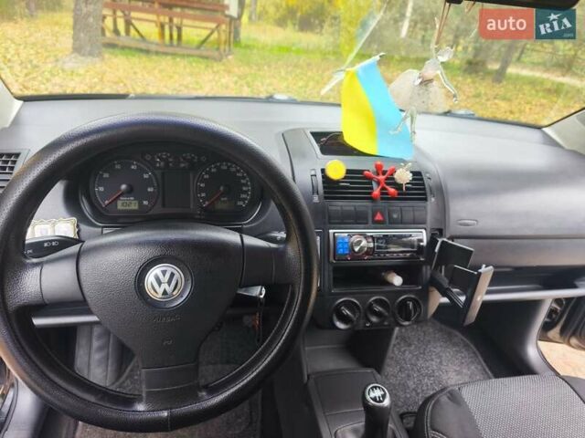 Черный Фольксваген Поло, объемом двигателя 1.4 л и пробегом 275 тыс. км за 4600 $, фото 12 на Automoto.ua