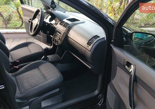 Черный Фольксваген Поло, объемом двигателя 1.4 л и пробегом 211 тыс. км за 4700 $, фото 4 на Automoto.ua