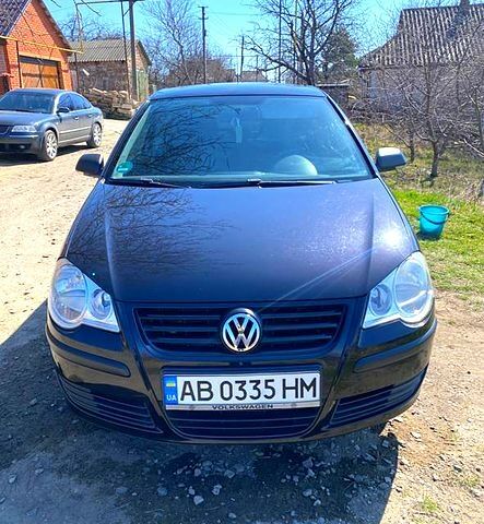 Черный Фольксваген Поло, объемом двигателя 1.2 л и пробегом 140 тыс. км за 4500 $, фото 1 на Automoto.ua