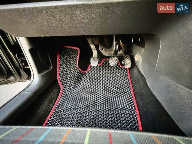 Черный Фольксваген Поло, объемом двигателя 1.4 л и пробегом 256 тыс. км за 4000 $, фото 23 на Automoto.ua