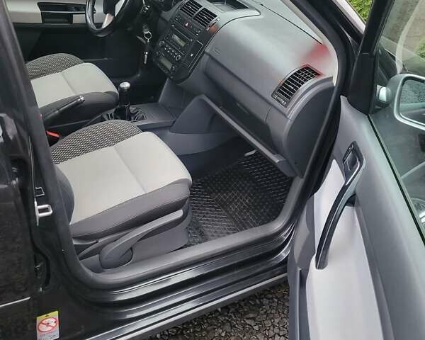 Чорний Фольксваген Поло, об'ємом двигуна 1.6 л та пробігом 185 тис. км за 5700 $, фото 20 на Automoto.ua