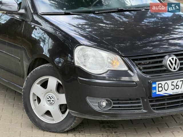 Чорний Фольксваген Поло, об'ємом двигуна 1.4 л та пробігом 327 тис. км за 3450 $, фото 4 на Automoto.ua