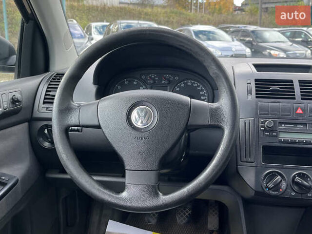 Черный Фольксваген Поло, объемом двигателя 1.39 л и пробегом 247 тыс. км за 4600 $, фото 8 на Automoto.ua