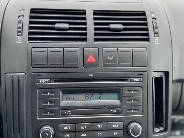 Чорний Фольксваген Поло, об'ємом двигуна 1.4 л та пробігом 217 тис. км за 5650 $, фото 13 на Automoto.ua