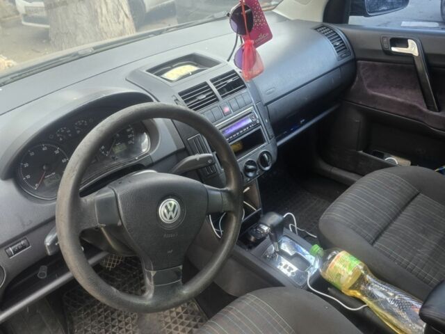 Чорний Фольксваген Поло, об'ємом двигуна 1.4 л та пробігом 247 тис. км за 5000 $, фото 1 на Automoto.ua