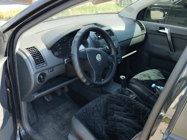 Чорний Фольксваген Поло, об'ємом двигуна 1.4 л та пробігом 250 тис. км за 4150 $, фото 3 на Automoto.ua