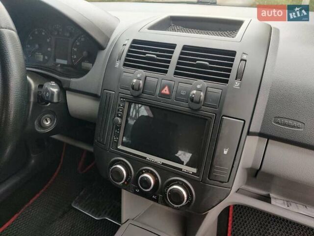 Черный Фольксваген Поло, объемом двигателя 1.4 л и пробегом 170 тыс. км за 5900 $, фото 17 на Automoto.ua