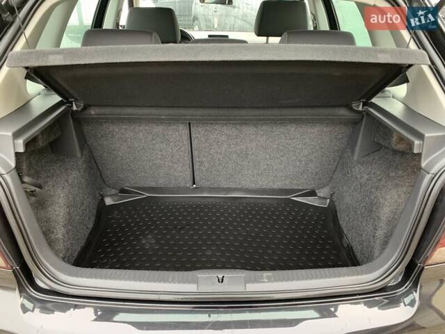 Черный Фольксваген Поло, объемом двигателя 1.4 л и пробегом 153 тыс. км за 6255 $, фото 27 на Automoto.ua