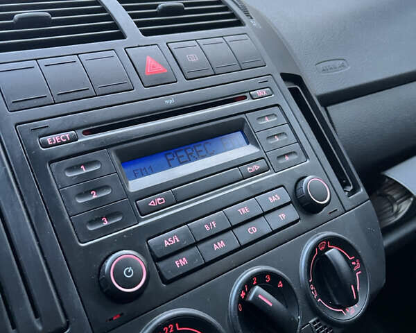 Чорний Фольксваген Поло, об'ємом двигуна 1.4 л та пробігом 197 тис. км за 5650 $, фото 17 на Automoto.ua