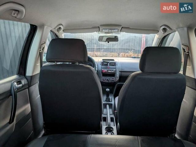 Чорний Фольксваген Поло, об'ємом двигуна 1.39 л та пробігом 250 тис. км за 5200 $, фото 4 на Automoto.ua