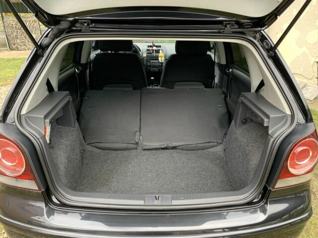 Черный Фольксваген Поло, объемом двигателя 1.6 л и пробегом 208 тыс. км за 5250 $, фото 6 на Automoto.ua