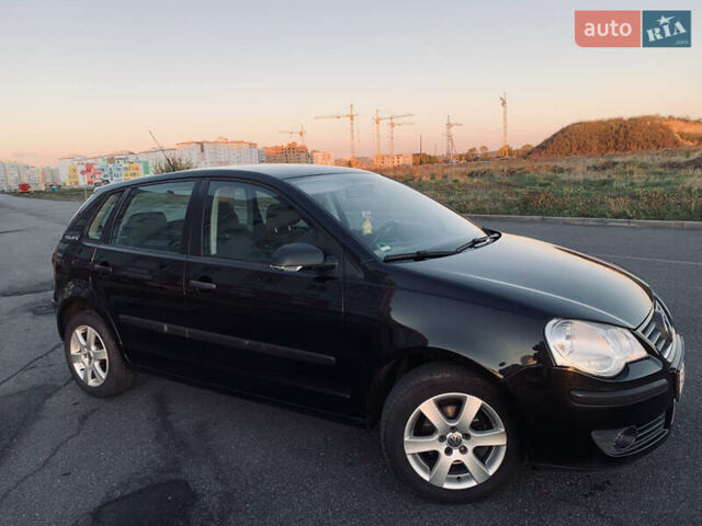 Черный Фольксваген Поло, объемом двигателя 1.4 л и пробегом 190 тыс. км за 6999 $, фото 4 на Automoto.ua