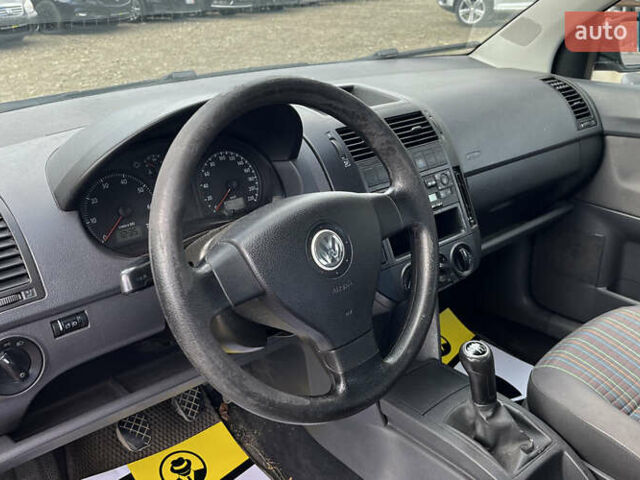 Черный Фольксваген Поло, объемом двигателя 1.39 л и пробегом 247 тыс. км за 4600 $, фото 12 на Automoto.ua