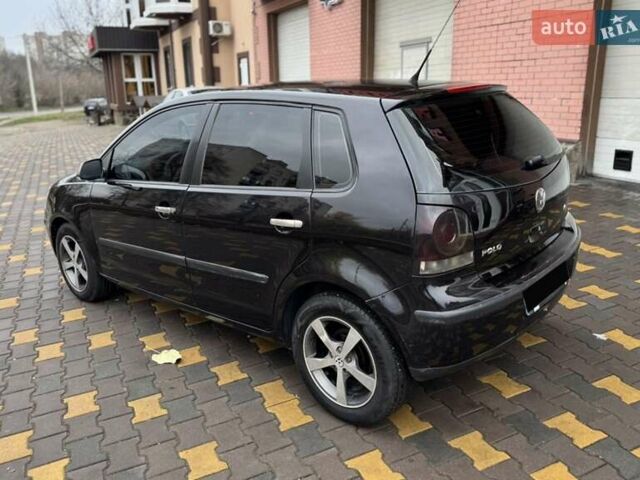 Черный Фольксваген Поло, объемом двигателя 1.4 л и пробегом 212 тыс. км за 4500 $, фото 5 на Automoto.ua