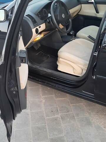 Чорний Фольксваген Поло, об'ємом двигуна 1.6 л та пробігом 185 тис. км за 6500 $, фото 2 на Automoto.ua