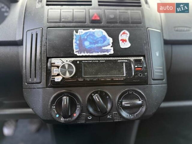Чорний Фольксваген Поло, об'ємом двигуна 1.4 л та пробігом 327 тис. км за 3450 $, фото 19 на Automoto.ua