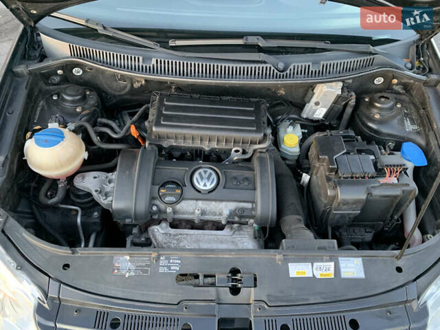 Черный Фольксваген Поло, объемом двигателя 1.4 л и пробегом 190 тыс. км за 6999 $, фото 26 на Automoto.ua