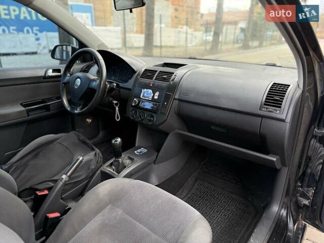 Чорний Фольксваген Поло, об'ємом двигуна 1.4 л та пробігом 327 тис. км за 3450 $, фото 9 на Automoto.ua