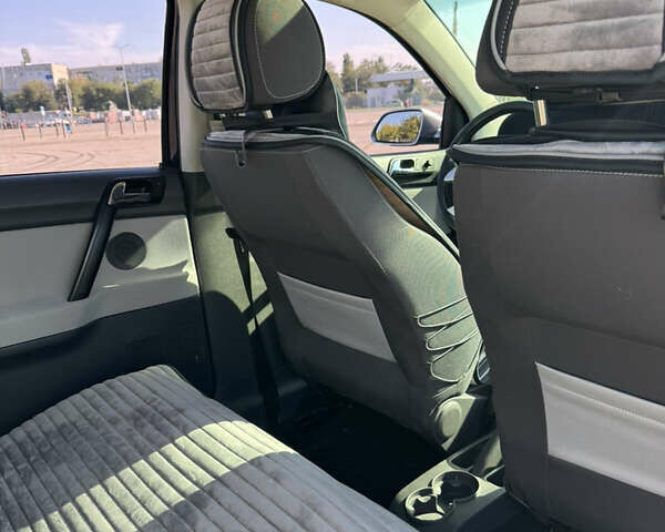 Черный Фольксваген Поло, объемом двигателя 1.42 л и пробегом 273 тыс. км за 5600 $, фото 6 на Automoto.ua