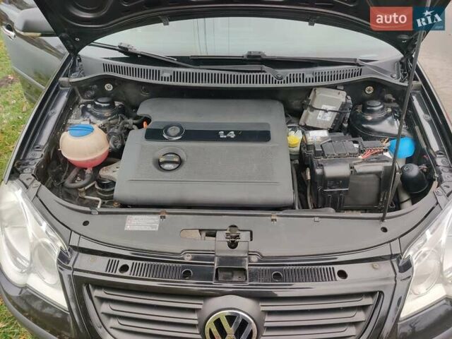 Черный Фольксваген Поло, объемом двигателя 1.4 л и пробегом 170 тыс. км за 5900 $, фото 22 на Automoto.ua