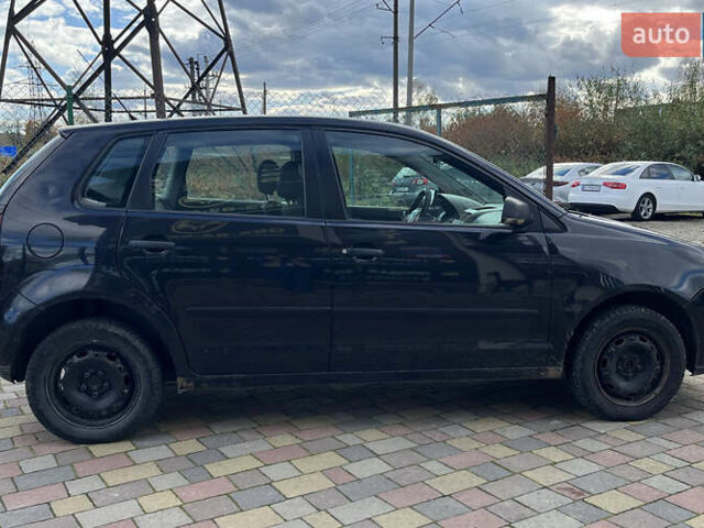 Черный Фольксваген Поло, объемом двигателя 1.39 л и пробегом 247 тыс. км за 4600 $, фото 6 на Automoto.ua