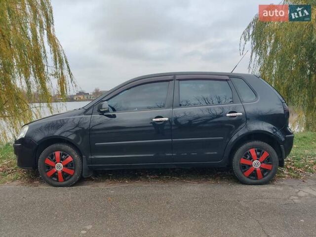 Черный Фольксваген Поло, объемом двигателя 1.4 л и пробегом 170 тыс. км за 5900 $, фото 2 на Automoto.ua