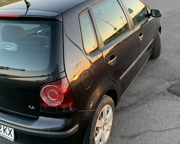 Черный Фольксваген Поло, объемом двигателя 1.4 л и пробегом 190 тыс. км за 6999 $, фото 5 на Automoto.ua