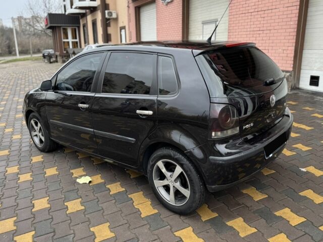 Черный Фольксваген Поло, объемом двигателя 1.4 л и пробегом 212 тыс. км за 4500 $, фото 5 на Automoto.ua