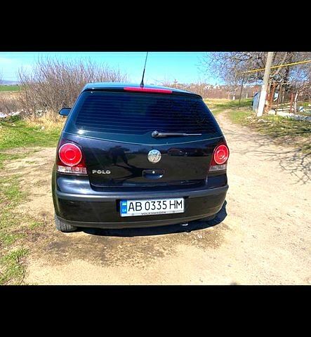 Черный Фольксваген Поло, объемом двигателя 1.2 л и пробегом 140 тыс. км за 4500 $, фото 2 на Automoto.ua