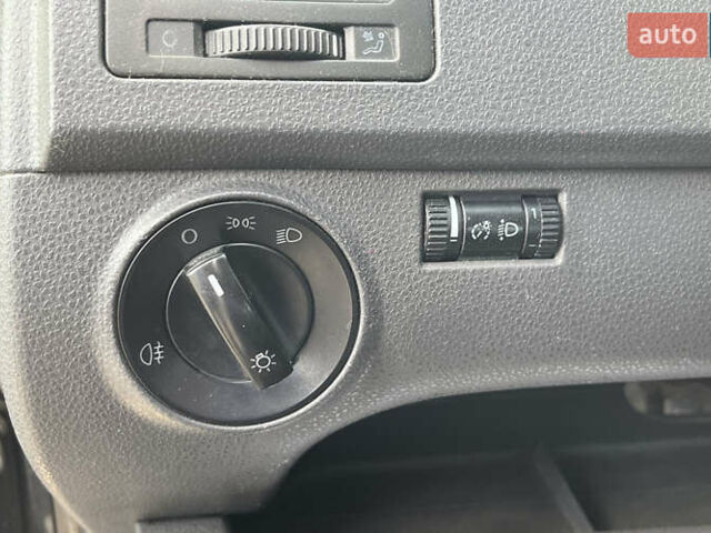 Черный Фольксваген Поло, объемом двигателя 1.39 л и пробегом 247 тыс. км за 4600 $, фото 11 на Automoto.ua