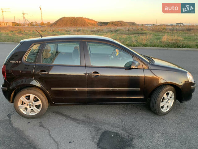 Черный Фольксваген Поло, объемом двигателя 1.4 л и пробегом 190 тыс. км за 6999 $, фото 1 на Automoto.ua