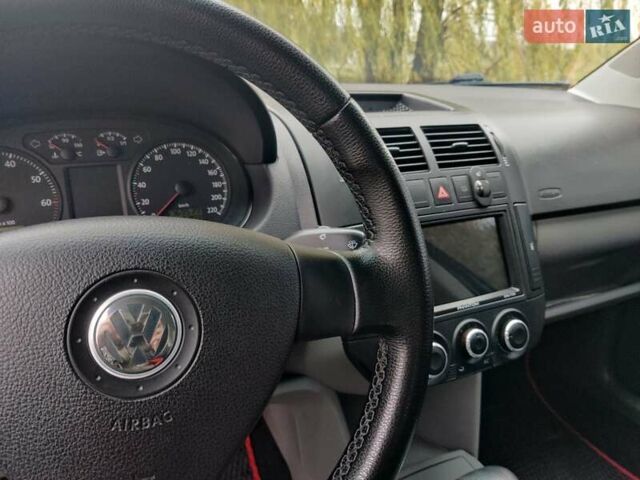 Черный Фольксваген Поло, объемом двигателя 1.4 л и пробегом 170 тыс. км за 5900 $, фото 14 на Automoto.ua