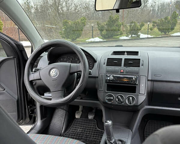 Чорний Фольксваген Поло, об'ємом двигуна 1.4 л та пробігом 143 тис. км за 5300 $, фото 9 на Automoto.ua